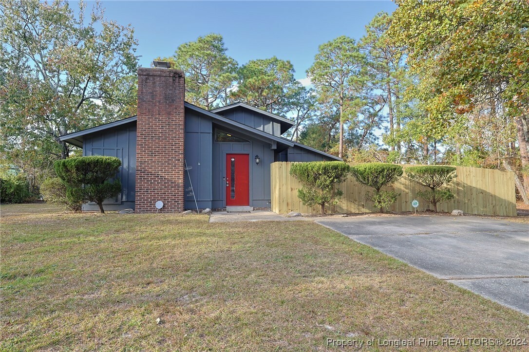 Property Photo:  5906 Lakeridge Drive  NC 28304 