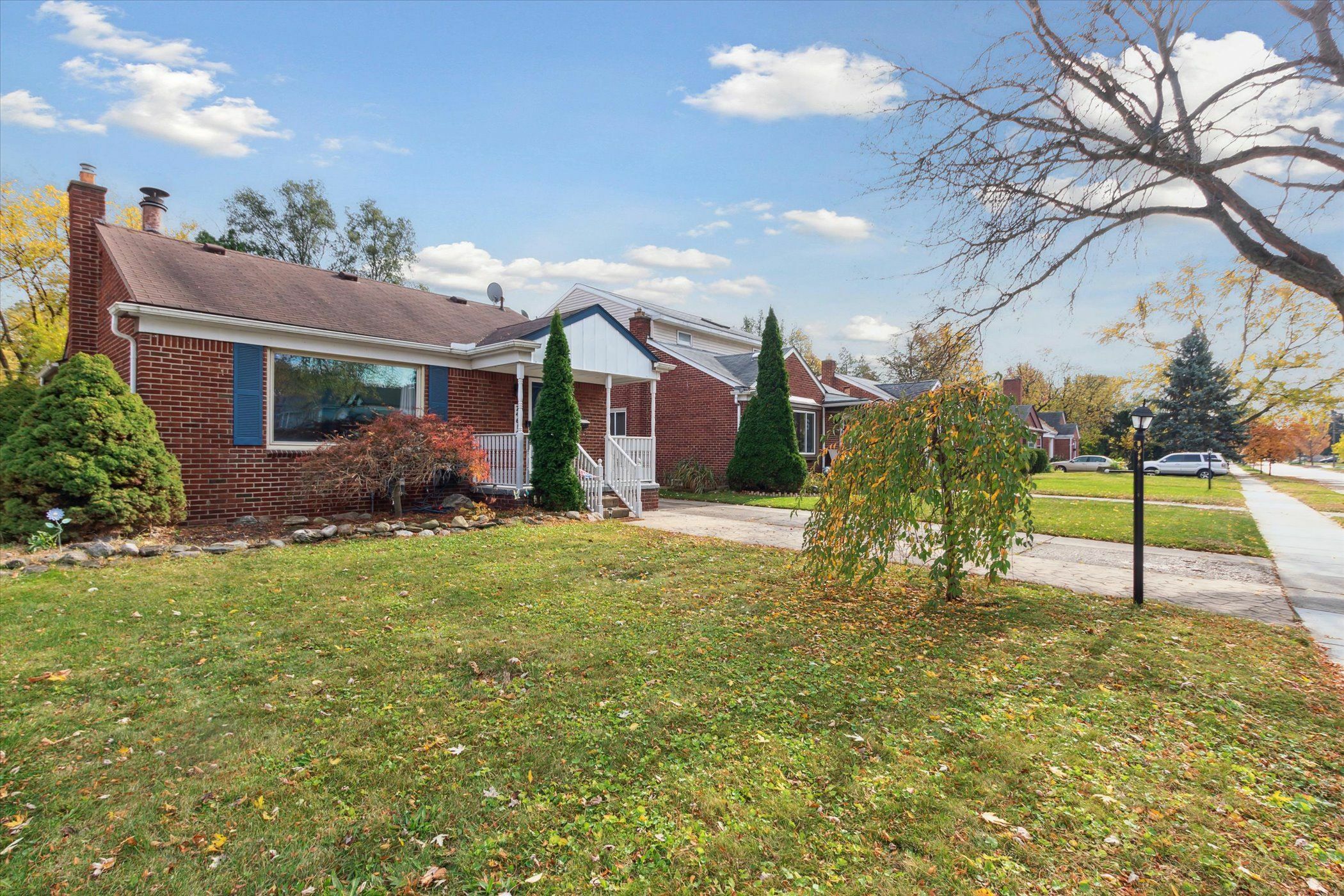 Property Photo:  24610 Sherman Street  MI 48237 1841 