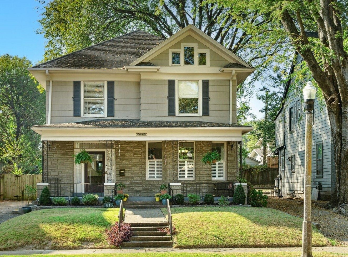 Property Photo: 1615 Eastmoreland Ave TN 38104