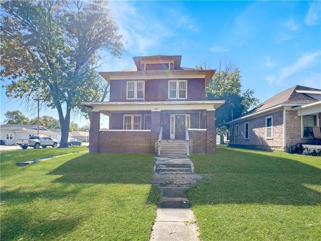 Property Photo:  801 Edgar Avenue  IL 61938 