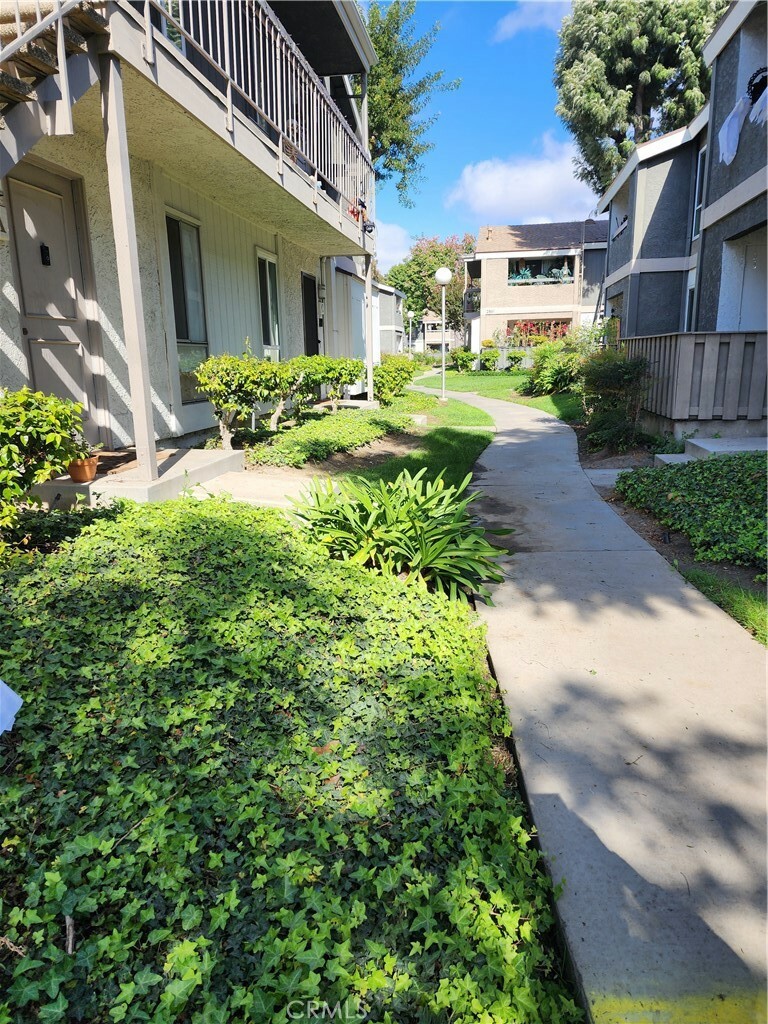 Property Photo:  2859 S Fairview Street B  CA 92704 