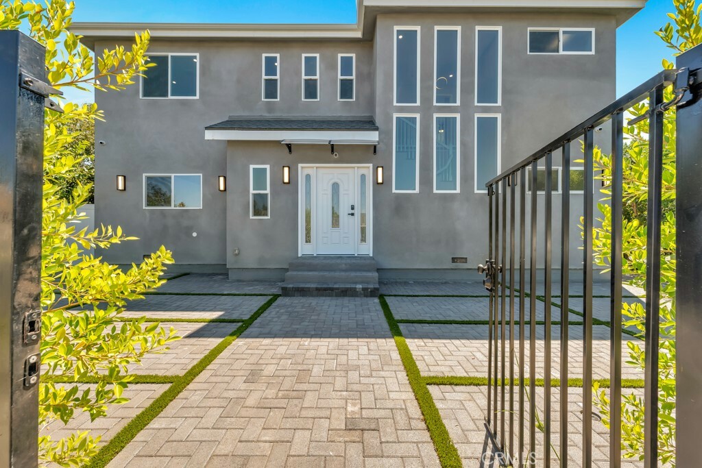 Property Photo:  18148 Lull Street  CA 91335 