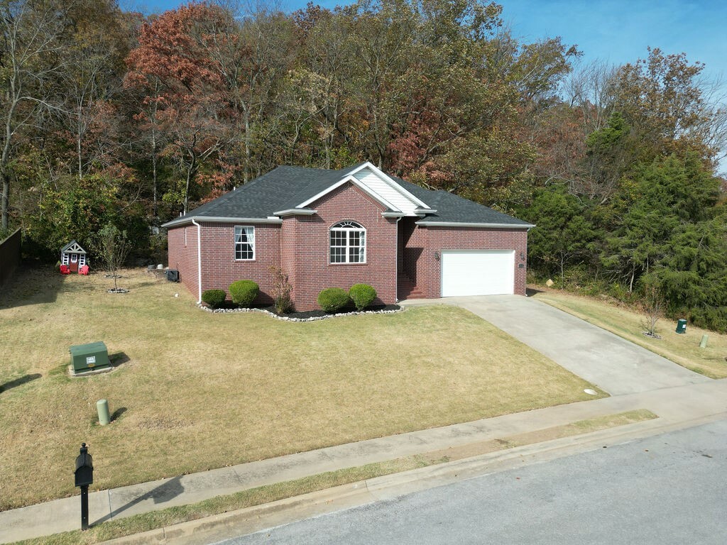 Property Photo:  701 W Thornstone Avenue  AR 72774 