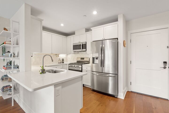 Property Photo:  3 Bennett Street 402  MA 01880 
