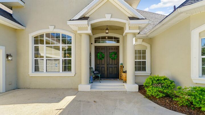 Property Photo: 6 Whitehall Ct FL 32136