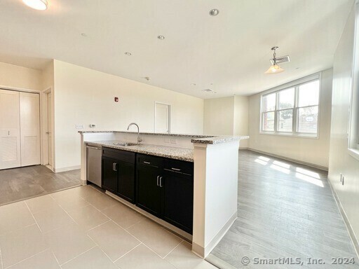 Property Photo:  215 Stillwater Avenue 417  CT 06902 