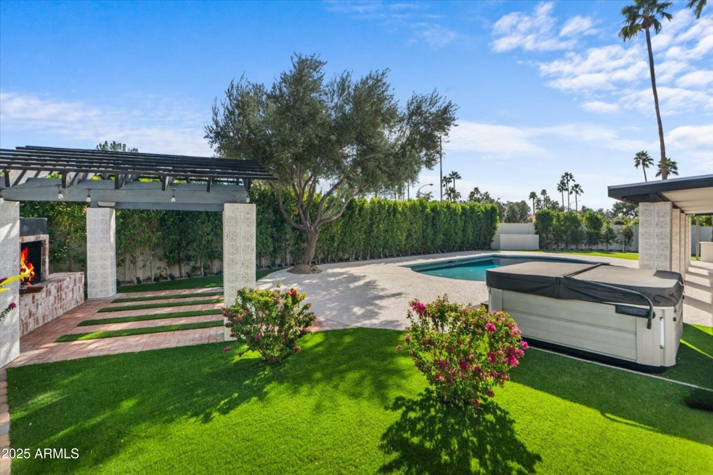 Property Photo: 8675 E Thoroughbred Trail AZ 85258