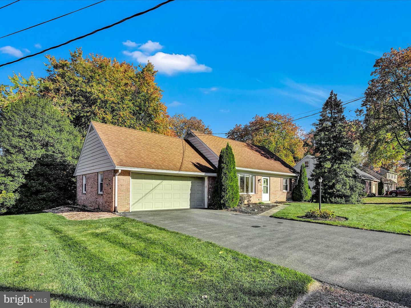 Property Photo:  107 Woodlawn Drive  PA 17584 