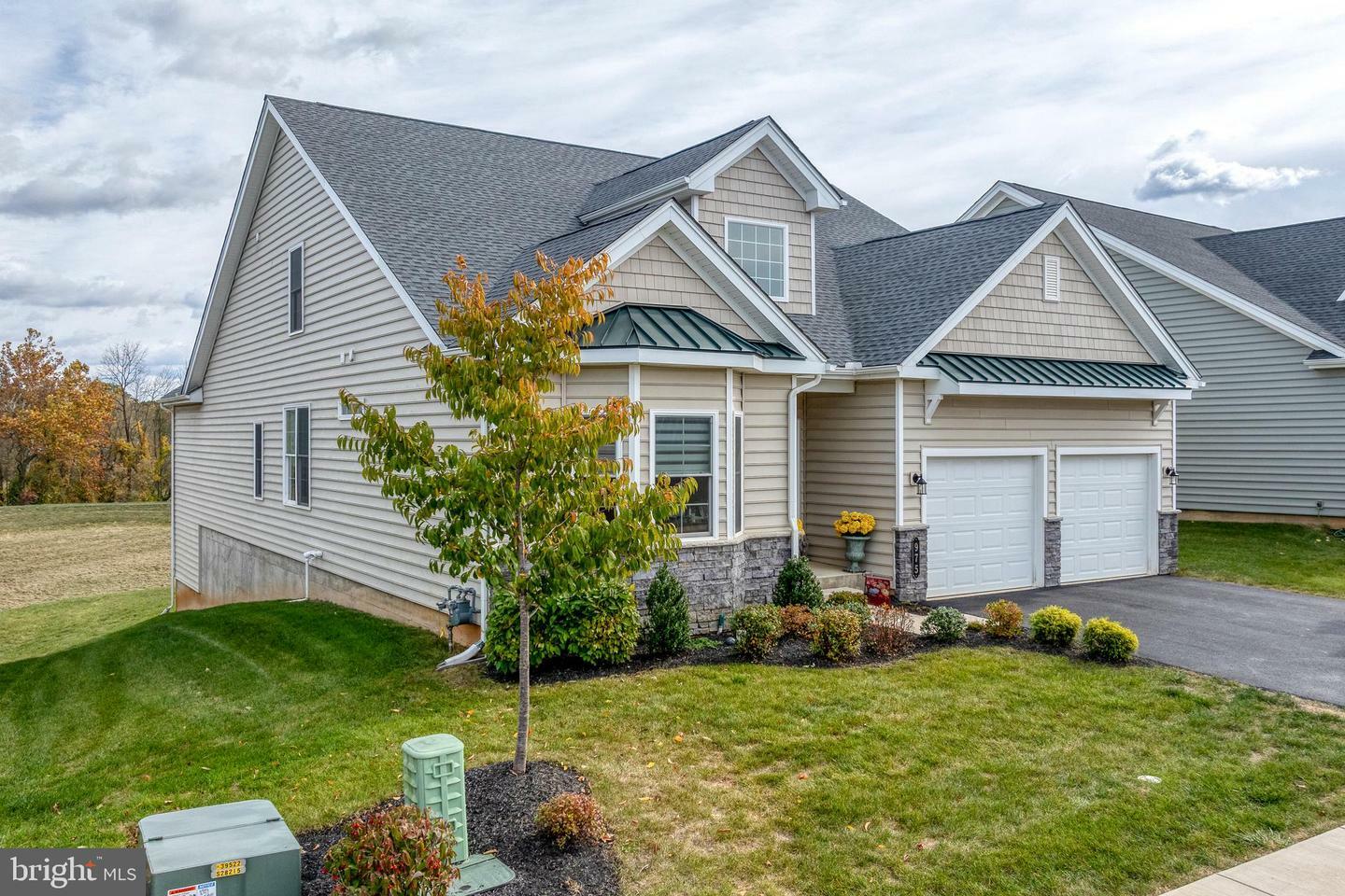 Property Photo:  975 Founders Way  PA 17520 