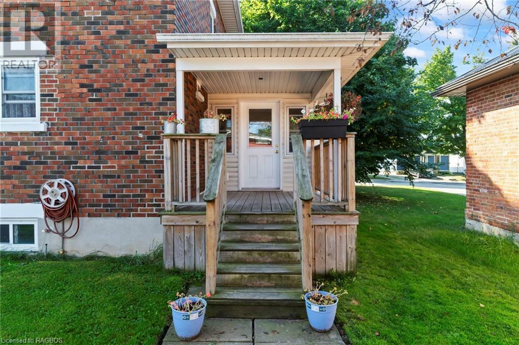 Property Photo:  121 Queen Street West  ON N0G 2L1 