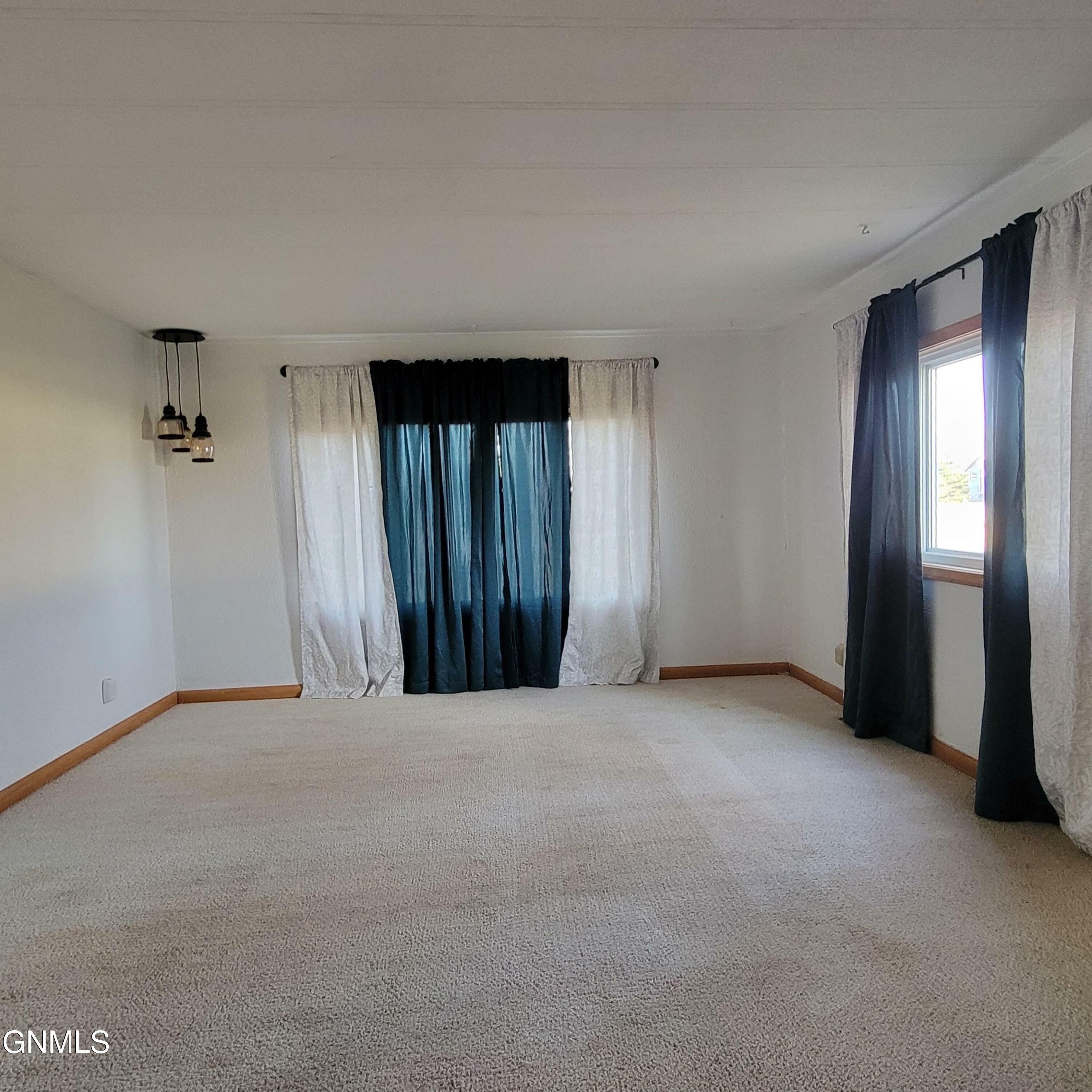 Property Photo:  205 Jefferson Avenue S  ND 58497 