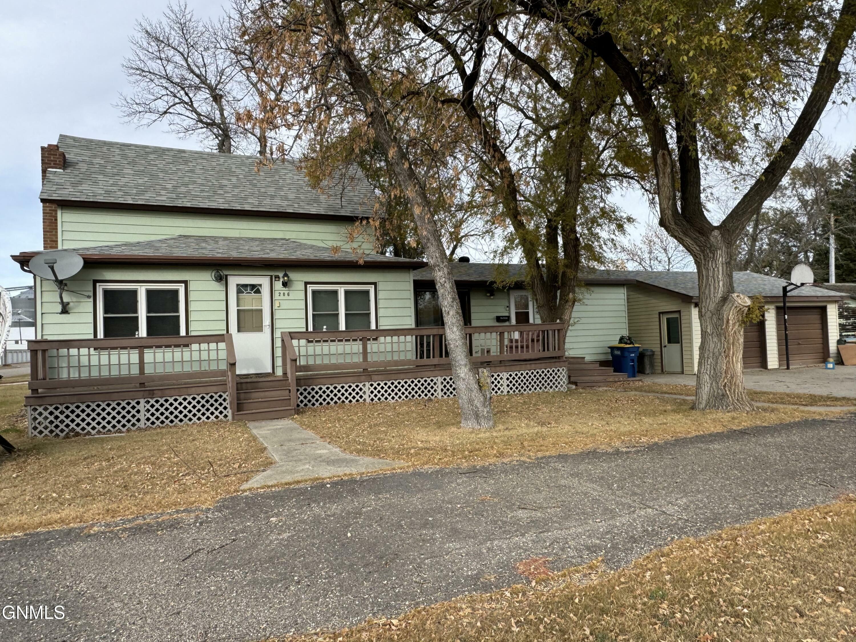 Property Photo:  206 2nd Avenue SE  ND 58458 