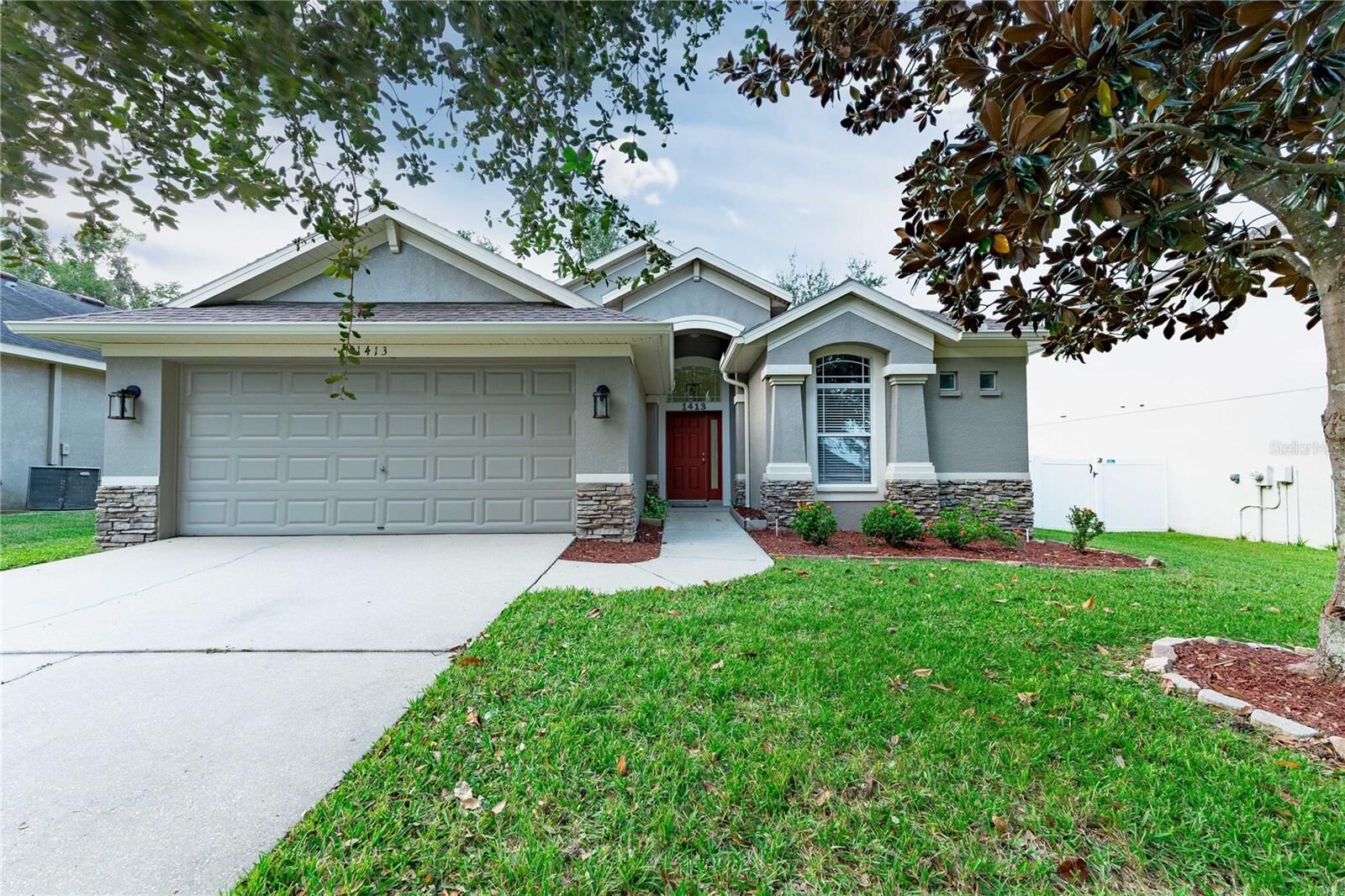 Property Photo:  1413 Main Street  FL 33594 