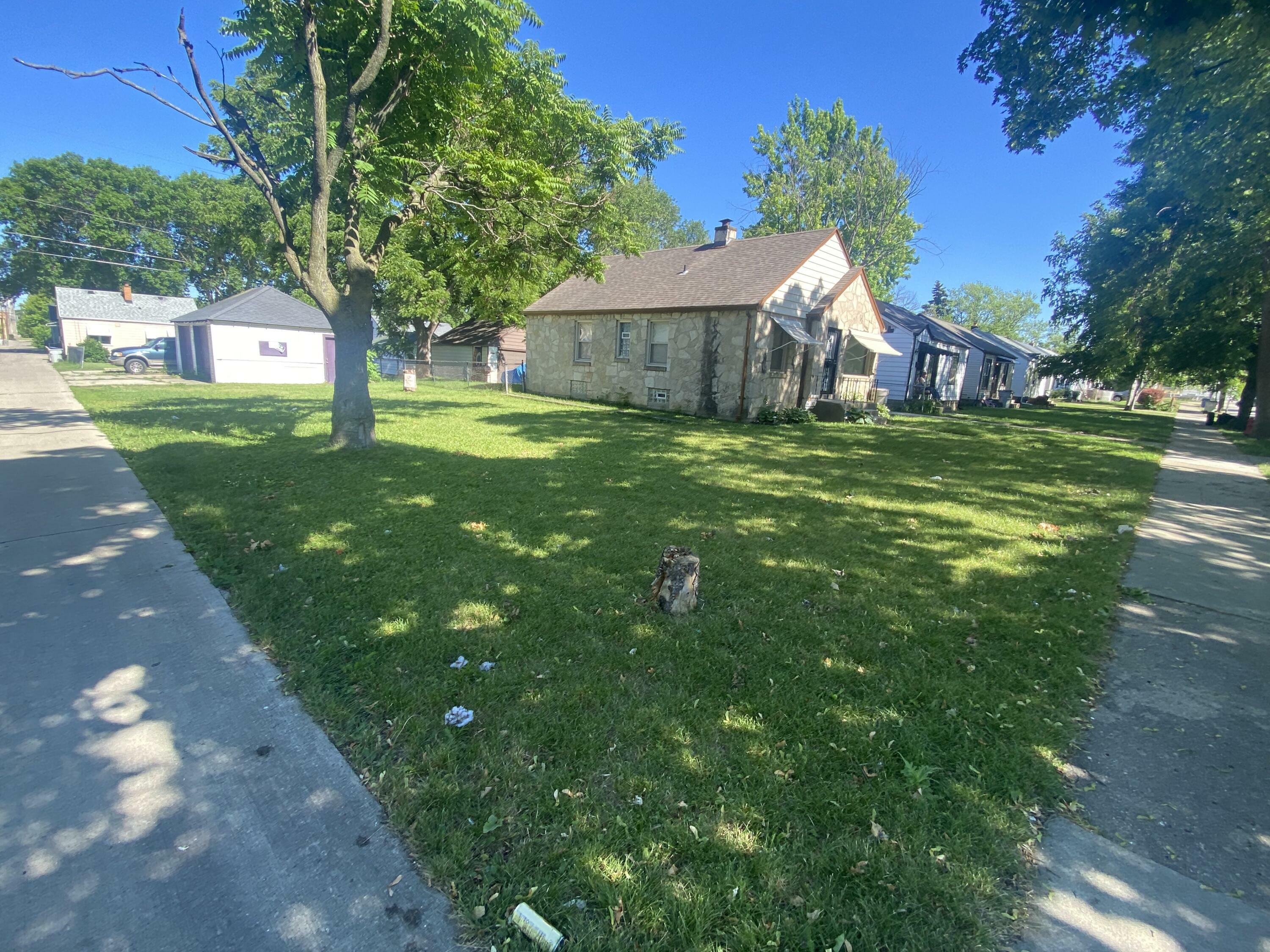 4764 N 23rd St 4766  Milwaukee WI 53209 photo