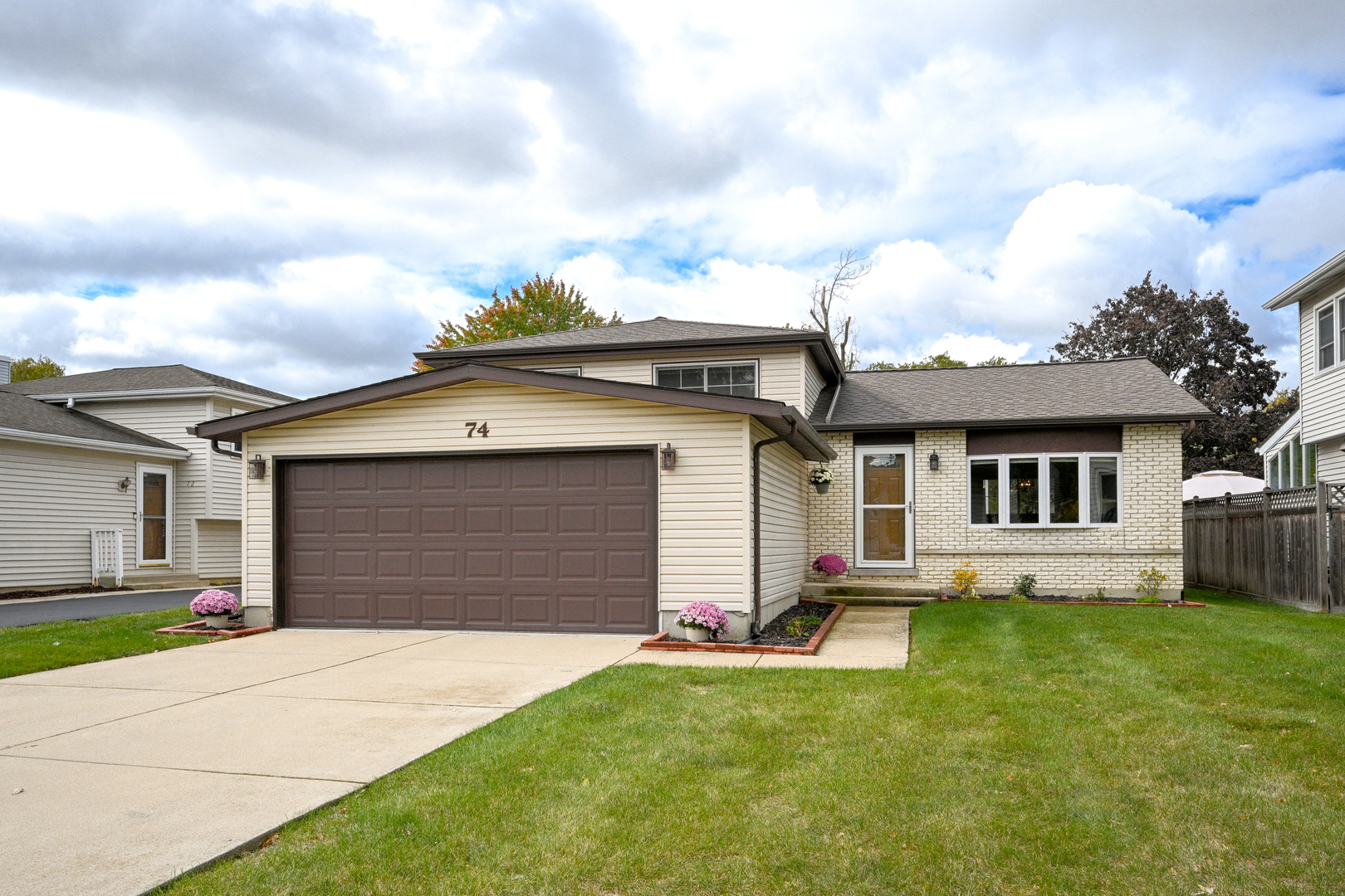 Property Photo:  74 N Kenilworth Avenue  IL 60137 