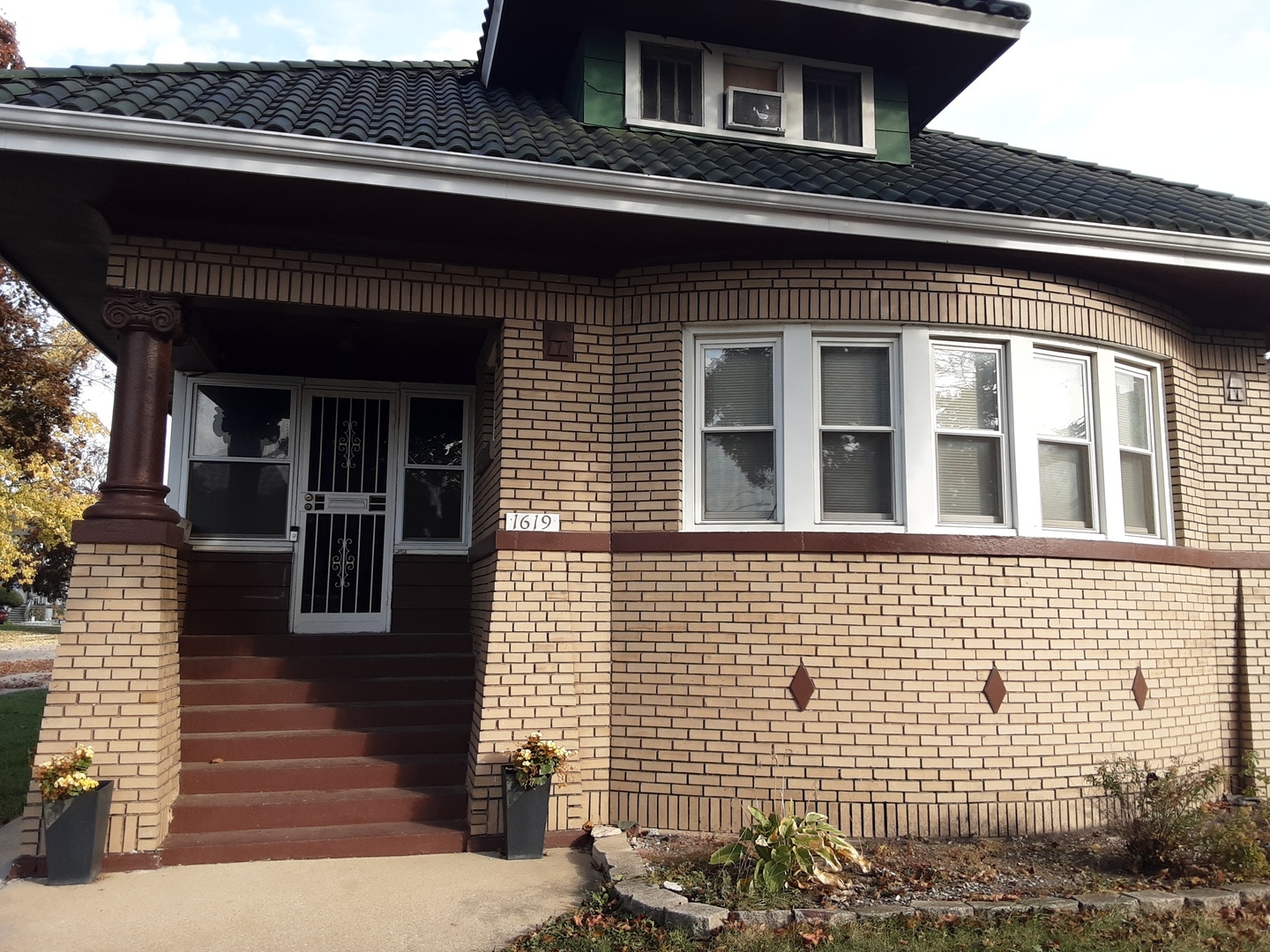 Property Photo:  1619 Washington Boulevard  IL 60153 