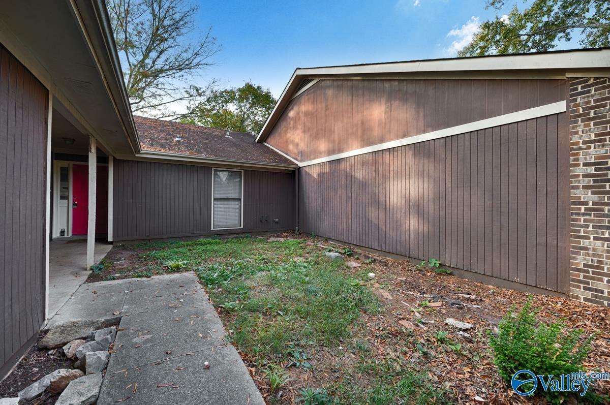 Property Photo:  207 Summerview Drive  AL 35758 