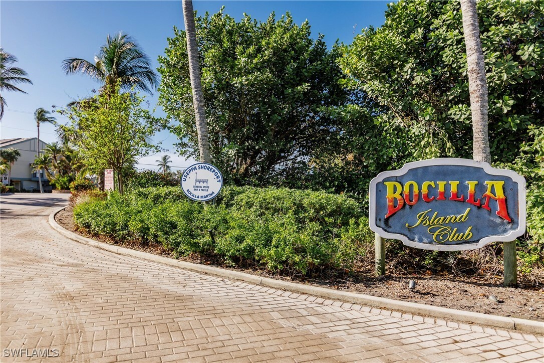 Property Photo:  16650 Bocilla Island Club Drive 51  FL 33922 