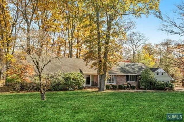 Property Photo:  263 Arbor Road  NJ 07417 