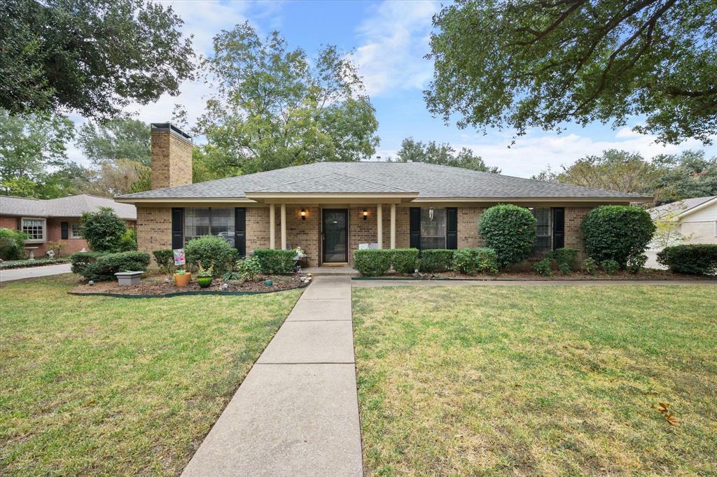 Property Photo:  1605 Woodcrest Avenue  TX 75110 