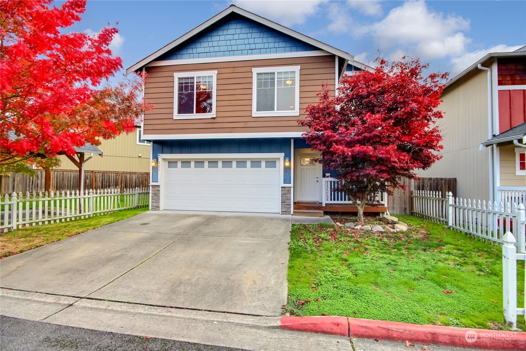 Property Photo:  225 93rd Place SW  WA 98204 