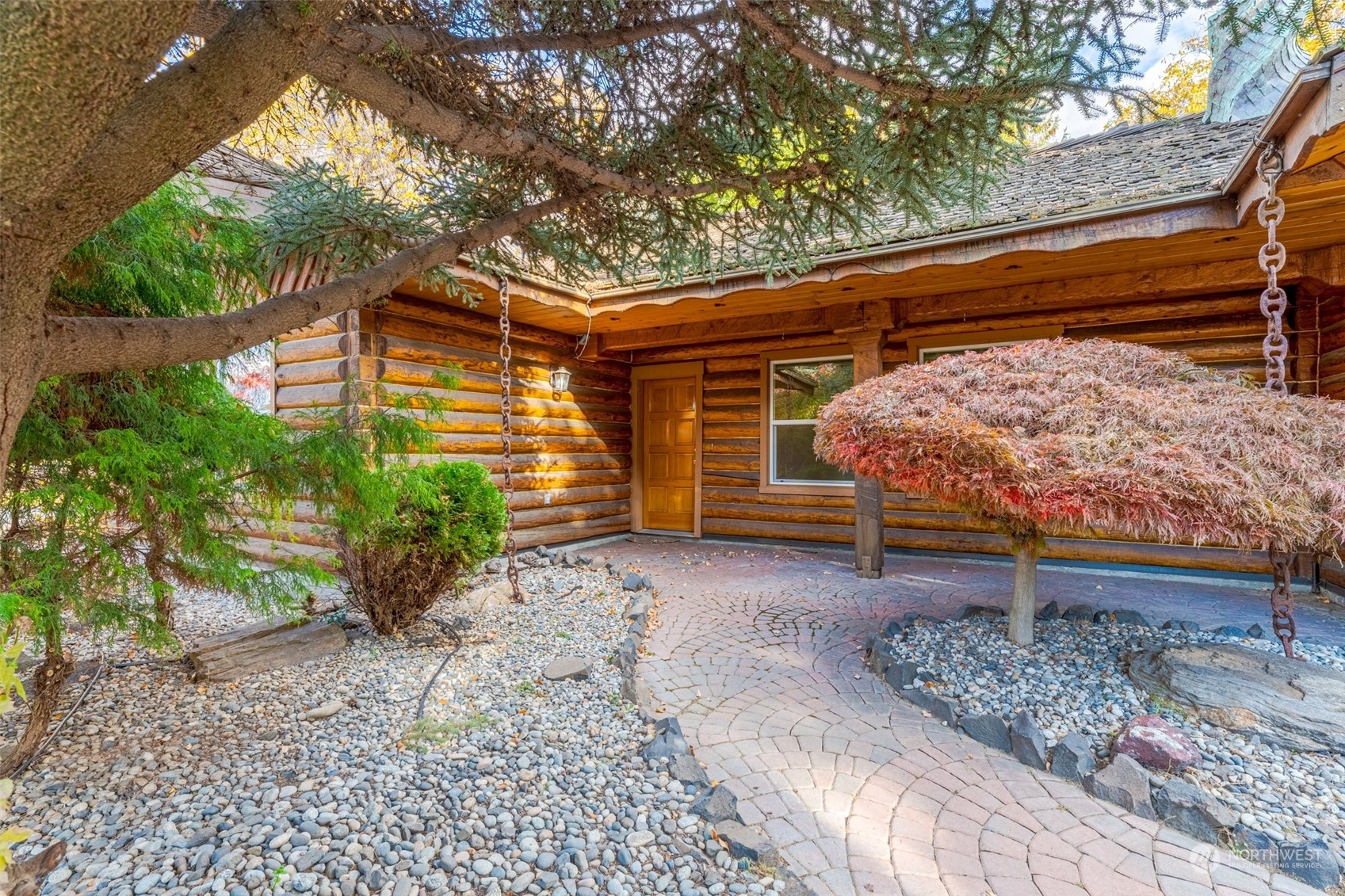 Property Photo:  1807  Grant Road  WA 98802 