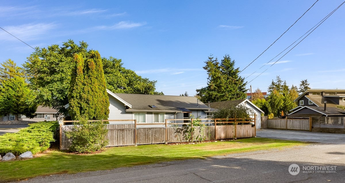 Property Photo:  3008 Walnut Street  WA 98225 