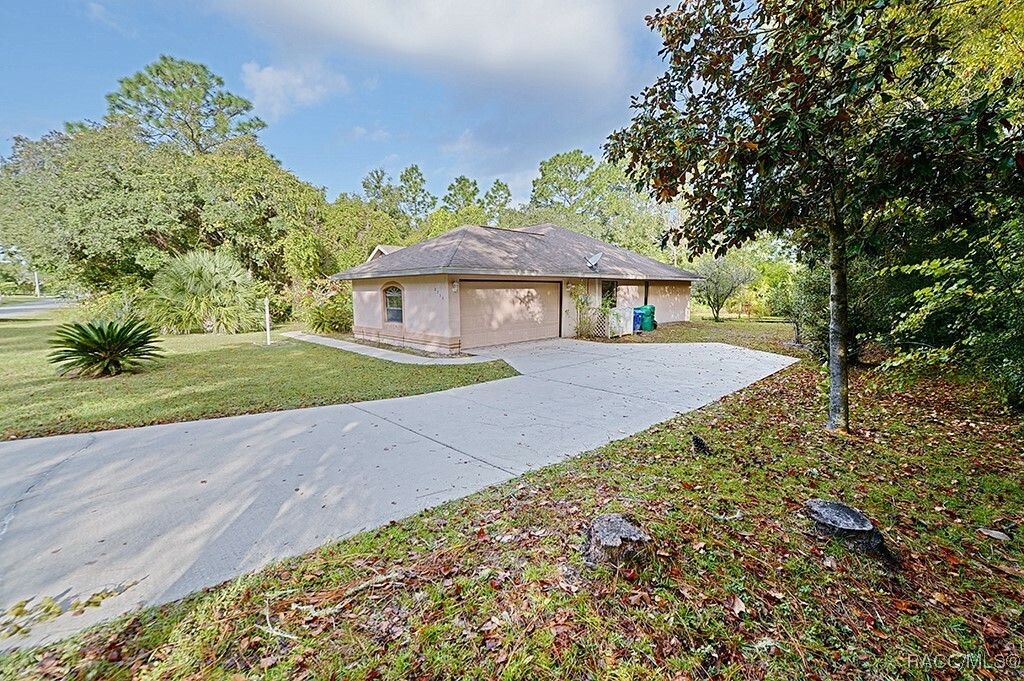 Property Photo:  2739 E Newhaven Street  FL 34453 