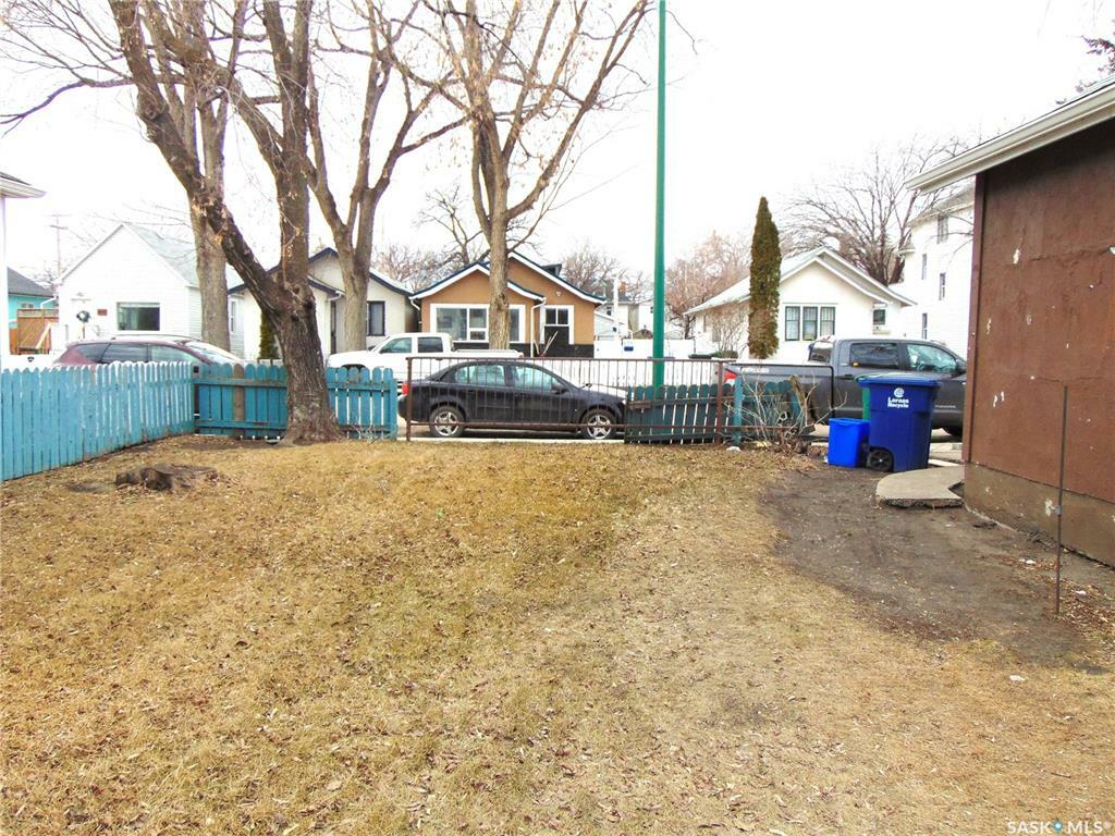 Property Photo:  430 F Avenue S  SK S7M 1T5 