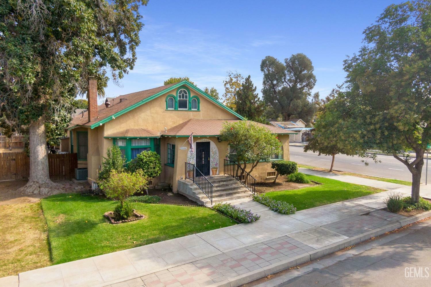 Property Photo:  2104 B Street  CA 93301 