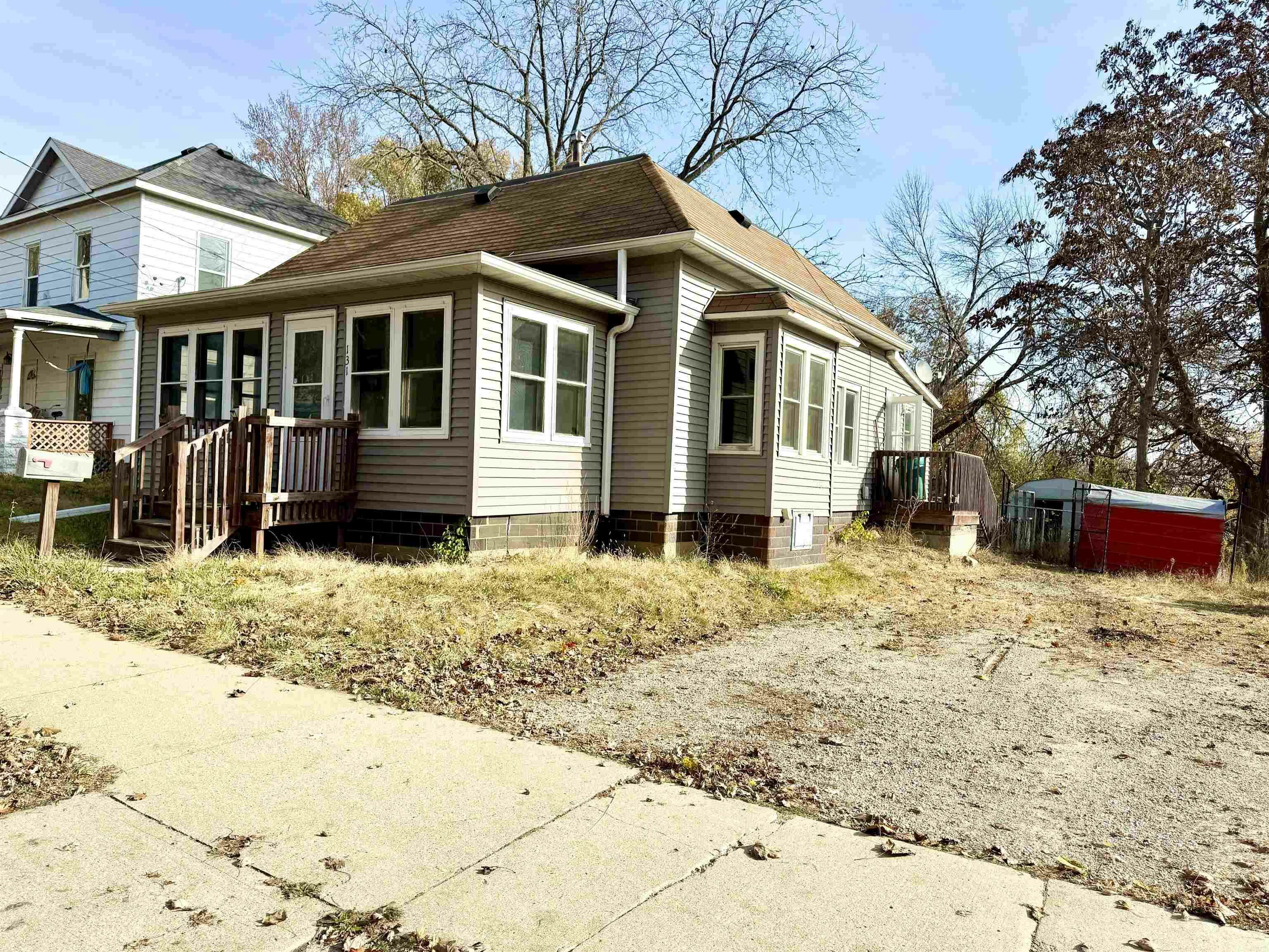 Property Photo:  131 1st Ave NW  IA 50662 