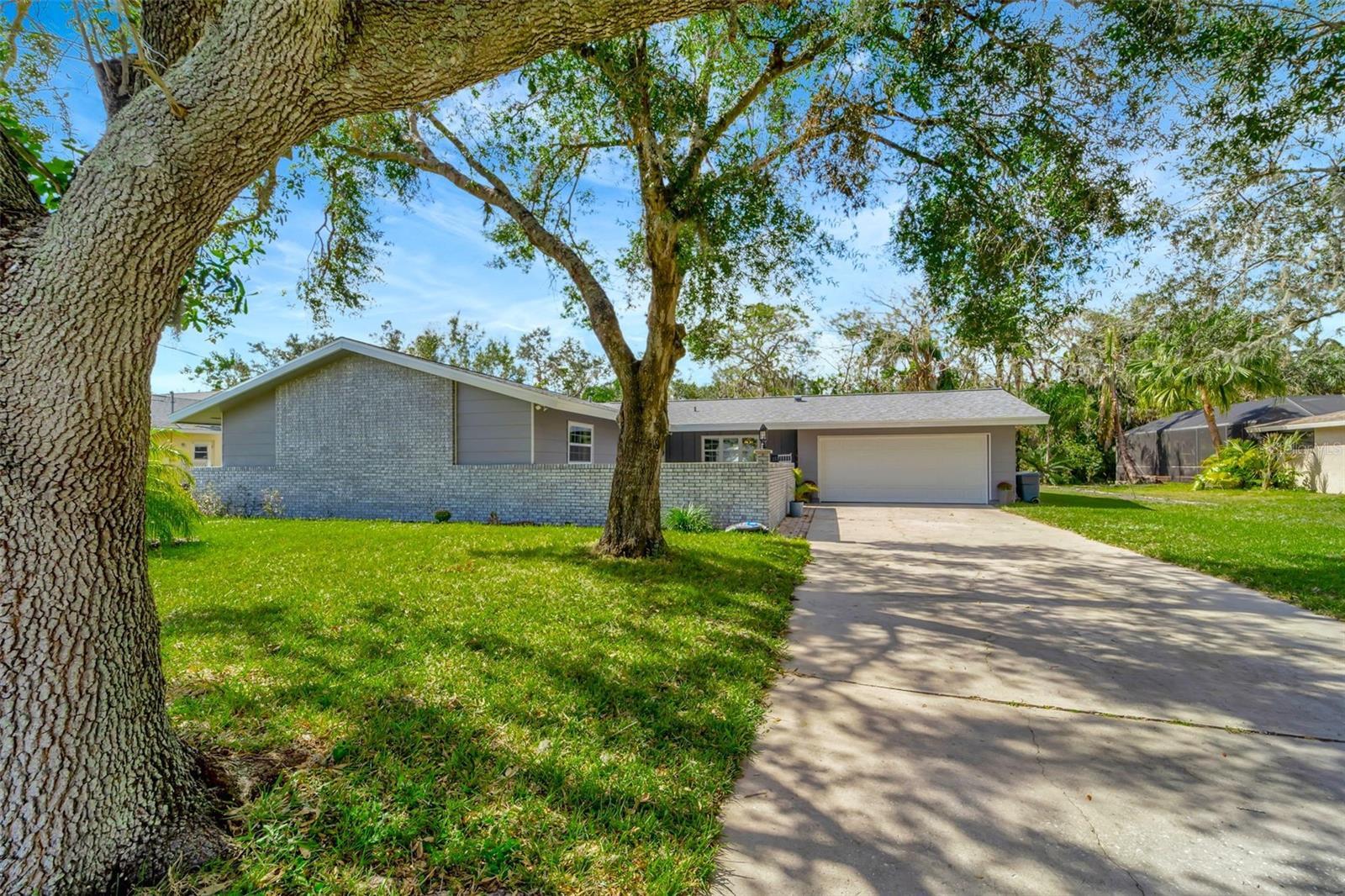 Property Photo: 2338 W Leewynn Drive FL 34240