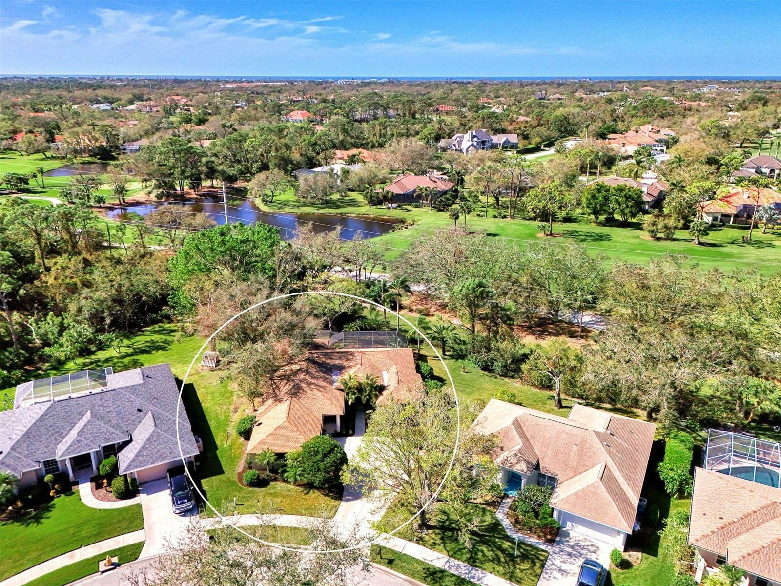 Property Photo:  524 Oak Bay Drive  FL 34229 