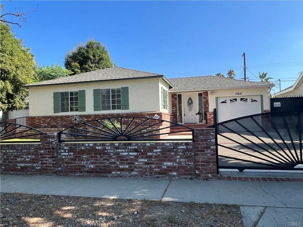 Property Photo:  17412 Tiara Street  CA 91316 