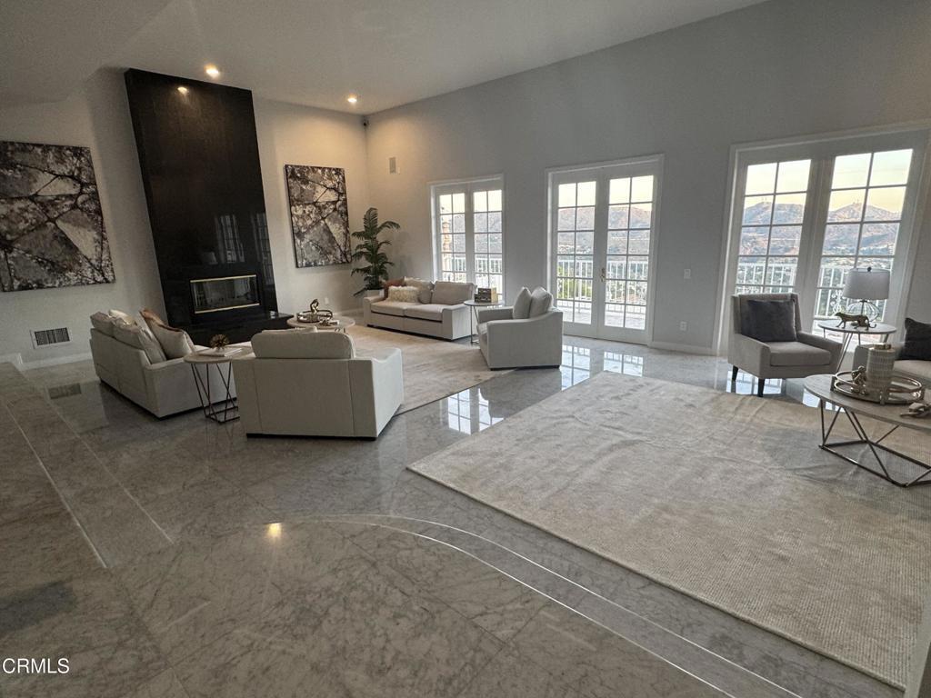 Property Photo: 3318 Deer Creek Lane CA 91208