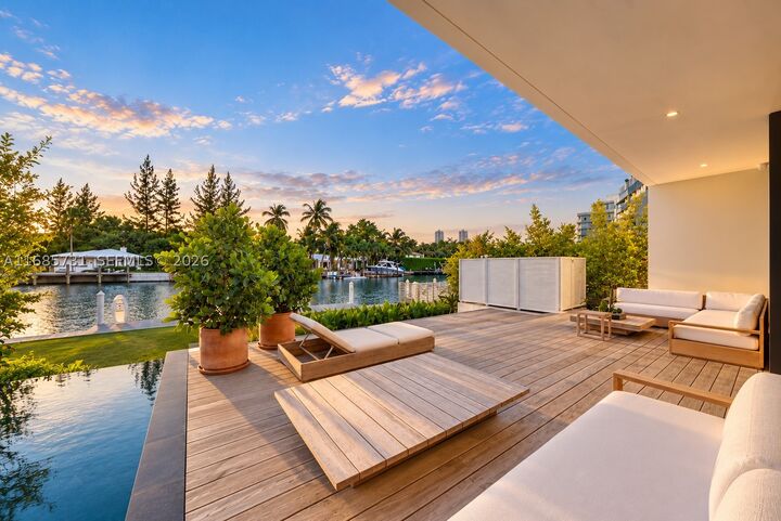 Property Photo: 1041 W 48th St FL 33140