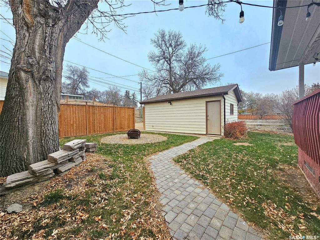 Property Photo:  211 Ashford Street E  SK S9H 1Y6 