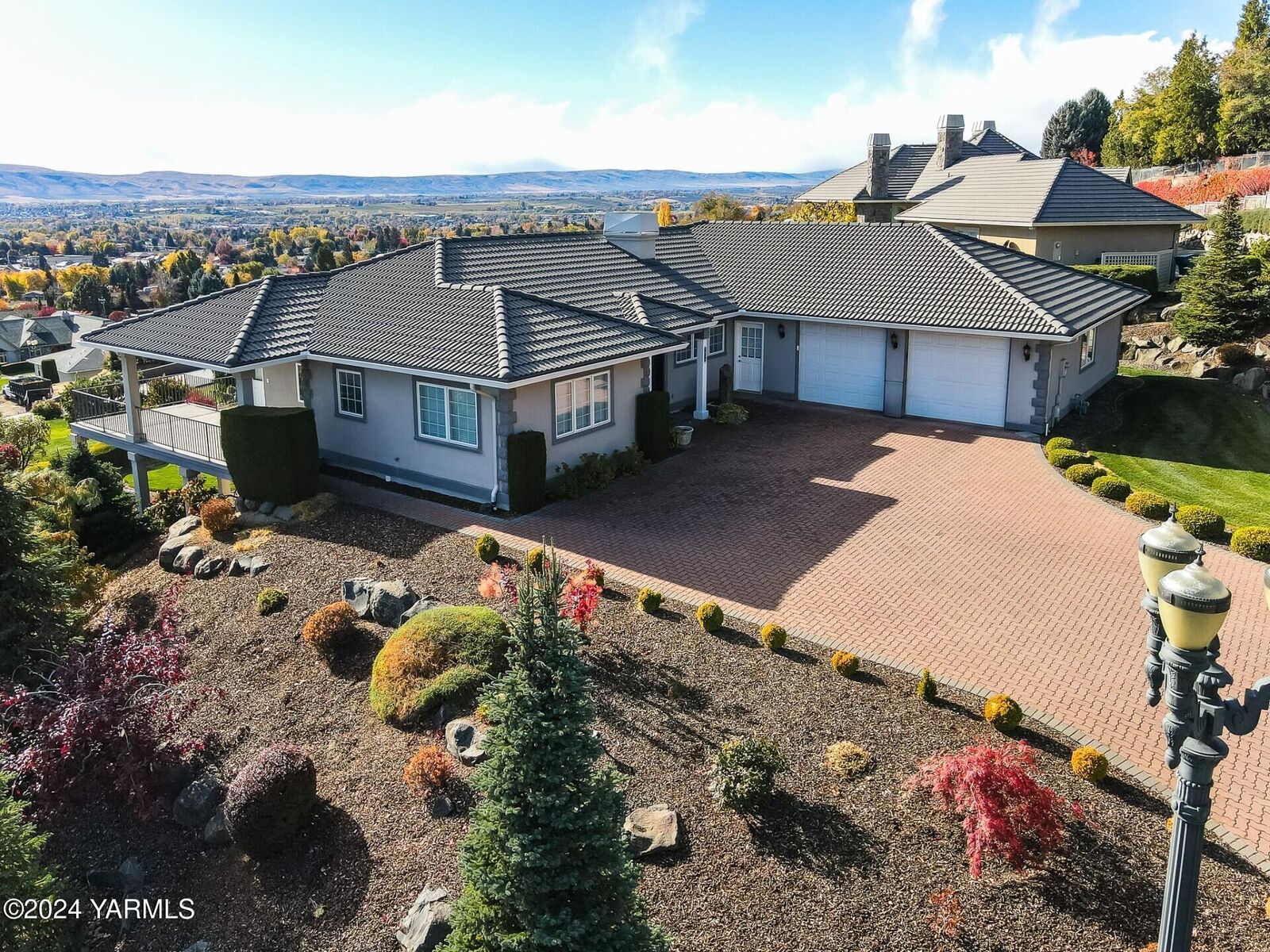 Property Photo: 5800 Scenic Ridge Lp WA 98908