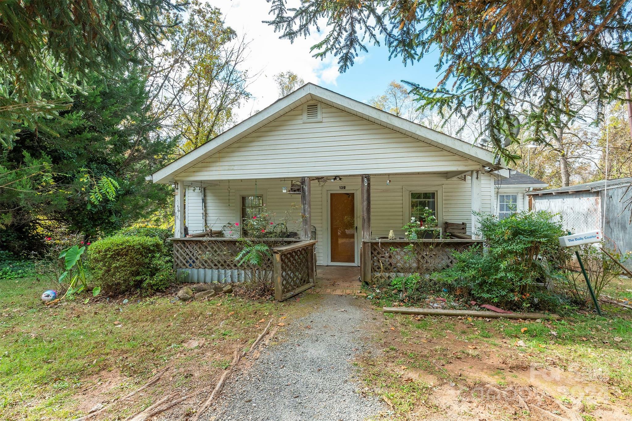 Property Photo:  139 Hickory Street  NC 28139 