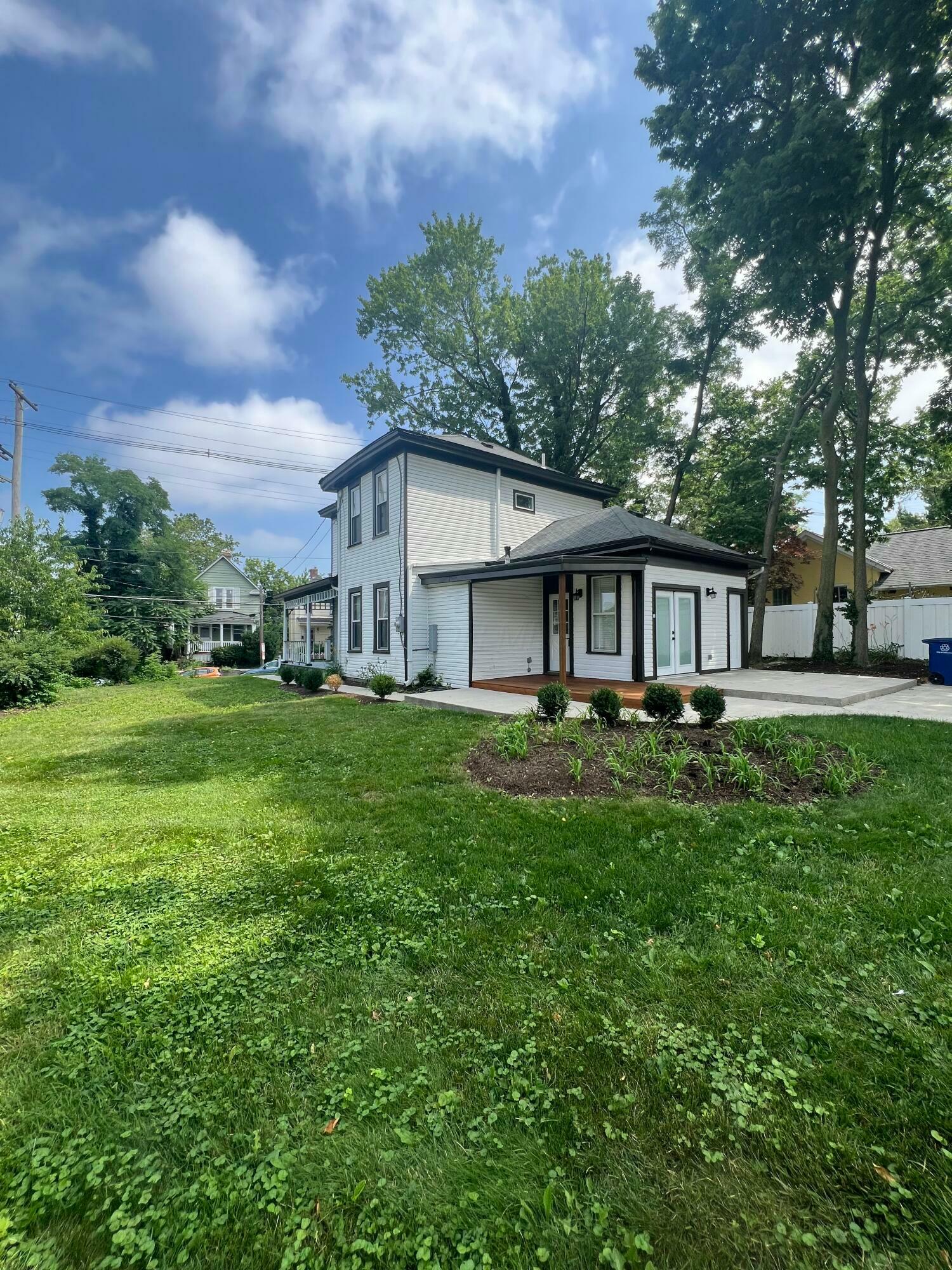 Property Photo: 35 E Arcadia Avenue OH 43202