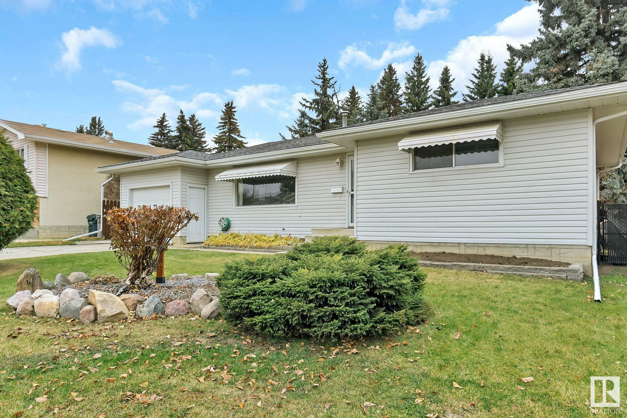 Property Photo:  4907 55A Avenue  AB T7Z 1B3 