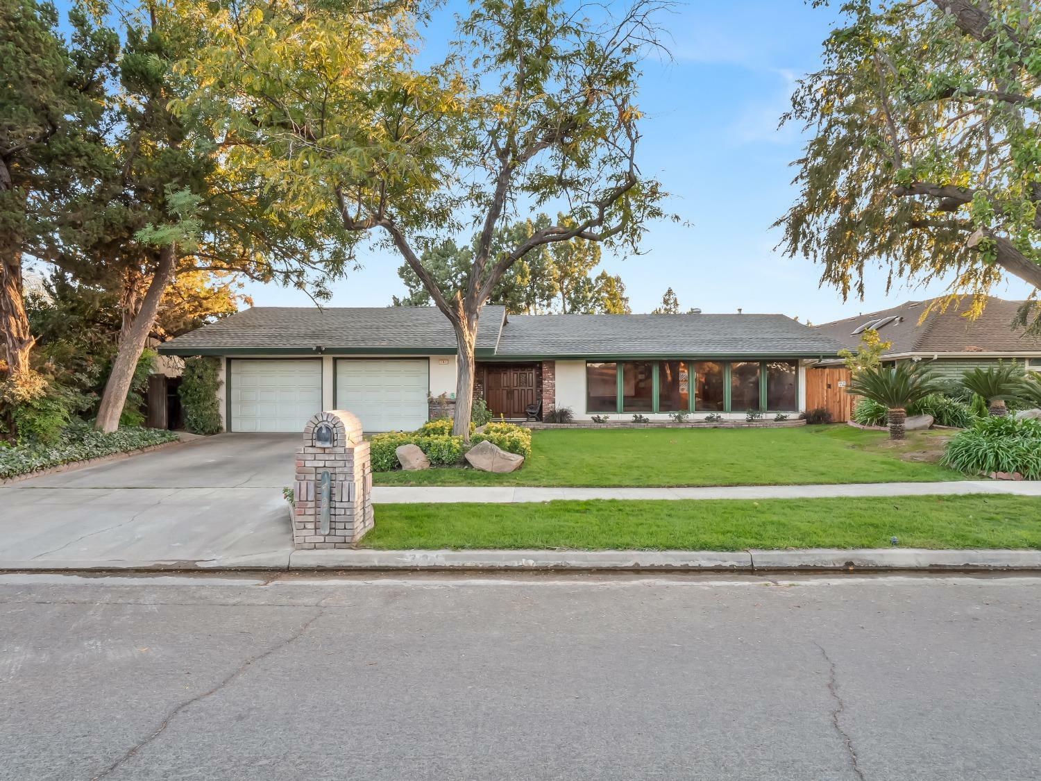 Property Photo:  721 W Fremont Avenue  CA 93704 