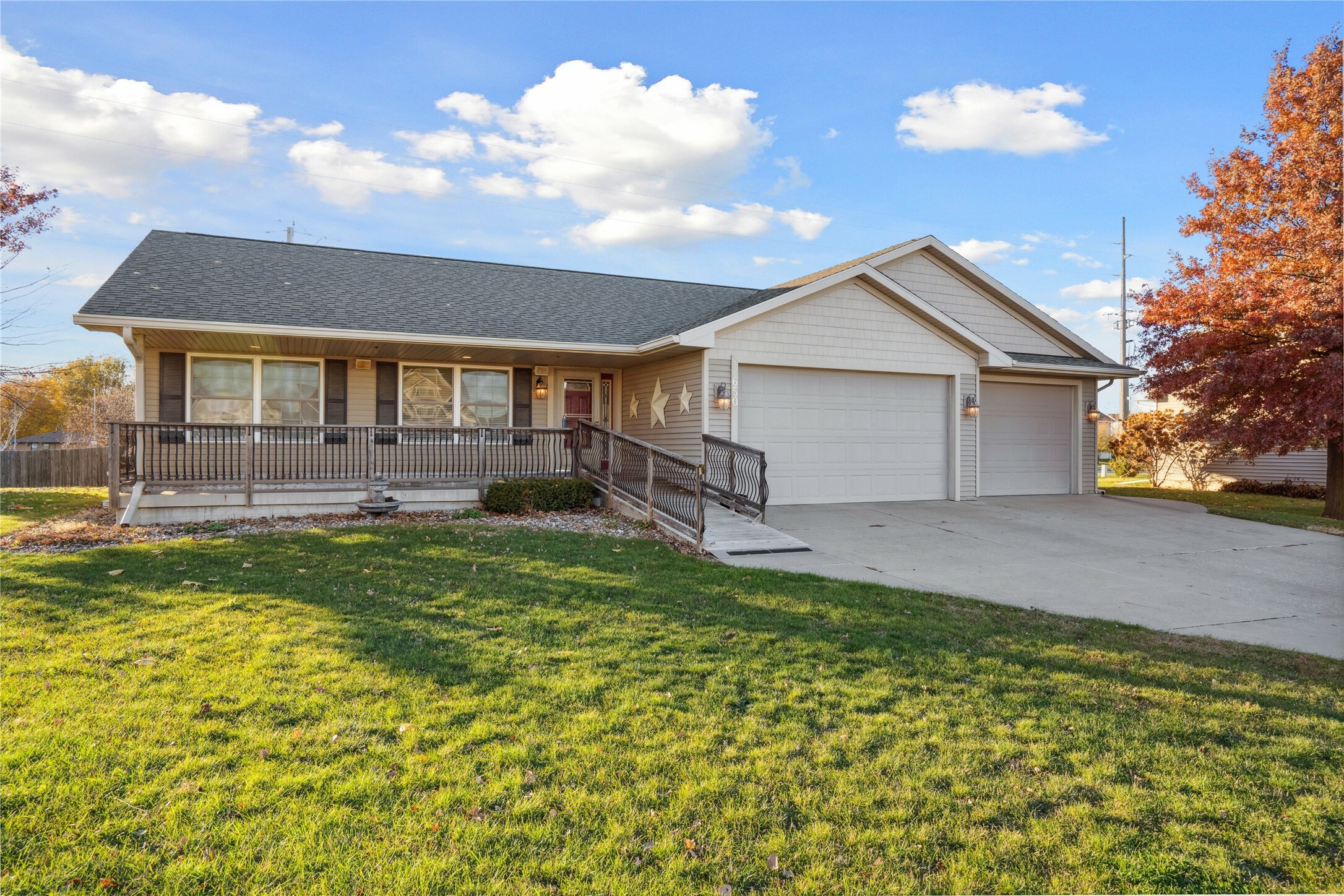 Property Photo:  650 SE Meadowlark Lane  IA 50263 