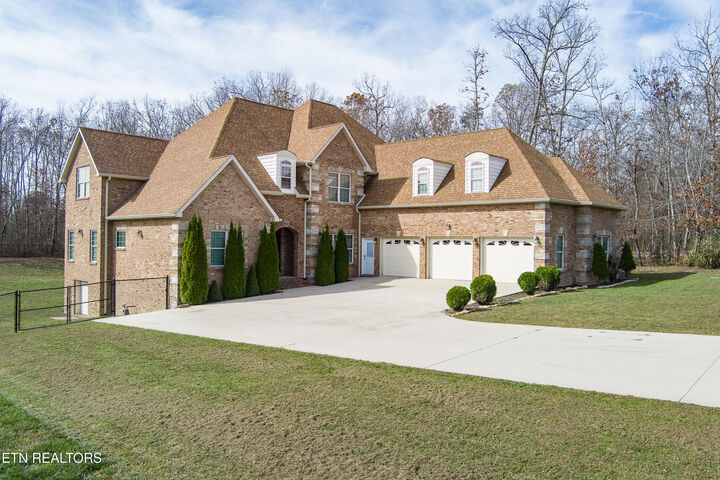 Property Photo:  39 N Riverview Ln.  TN 38555