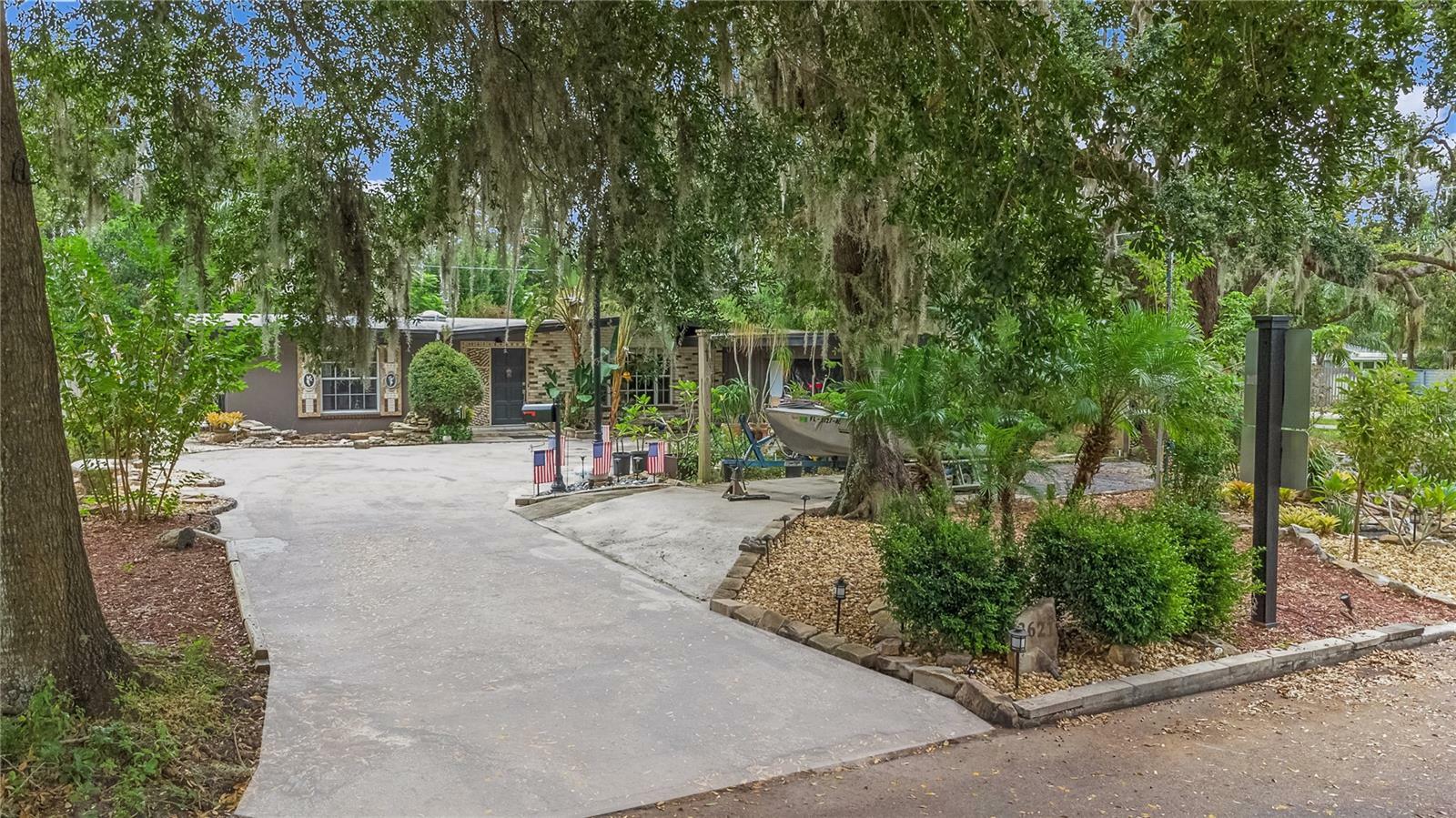 Property Photo:  3621 Devonswood Drive  FL 32806 