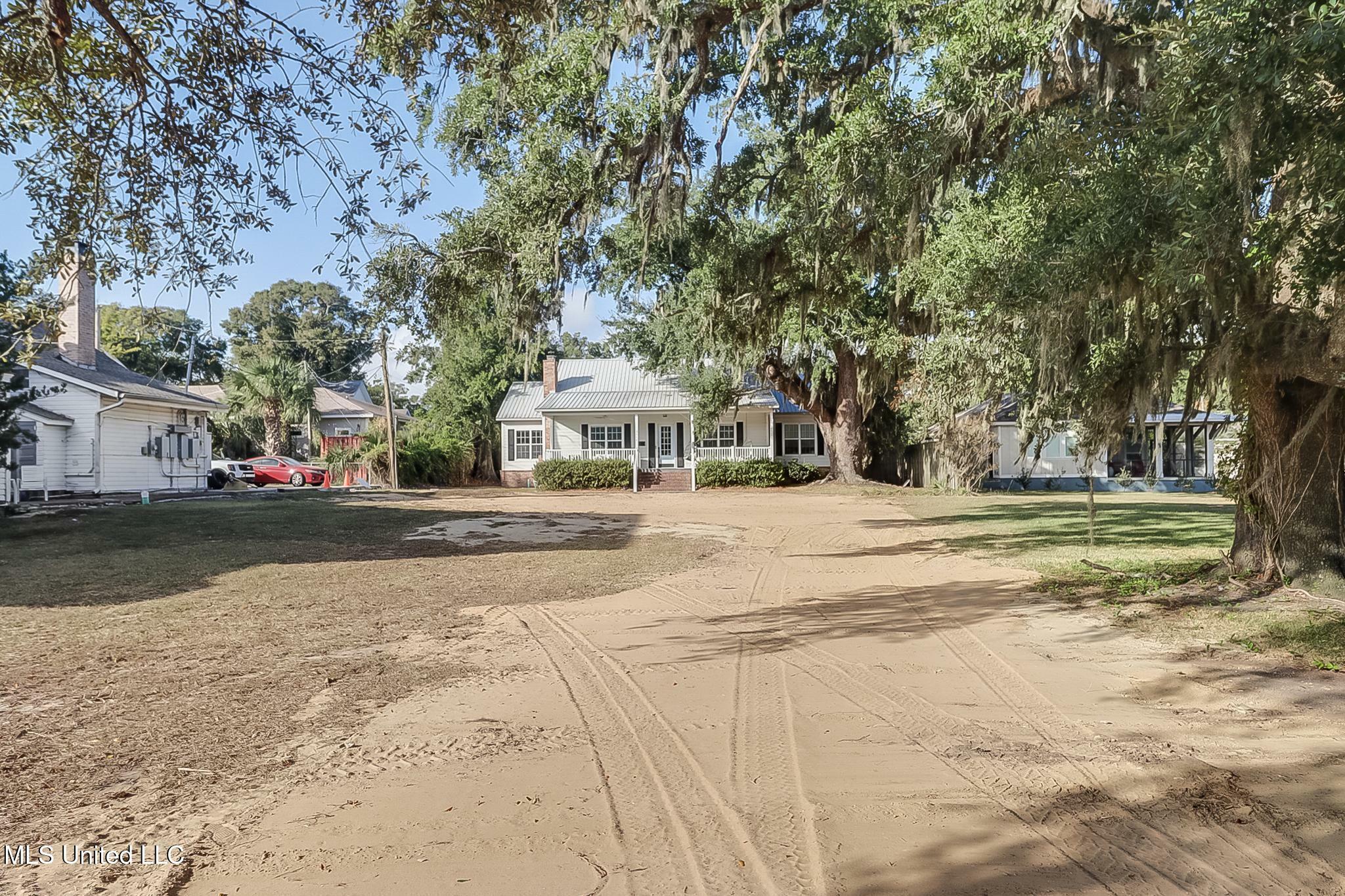 Property Photo:  1006 Beach Boulevard  MS 39530 