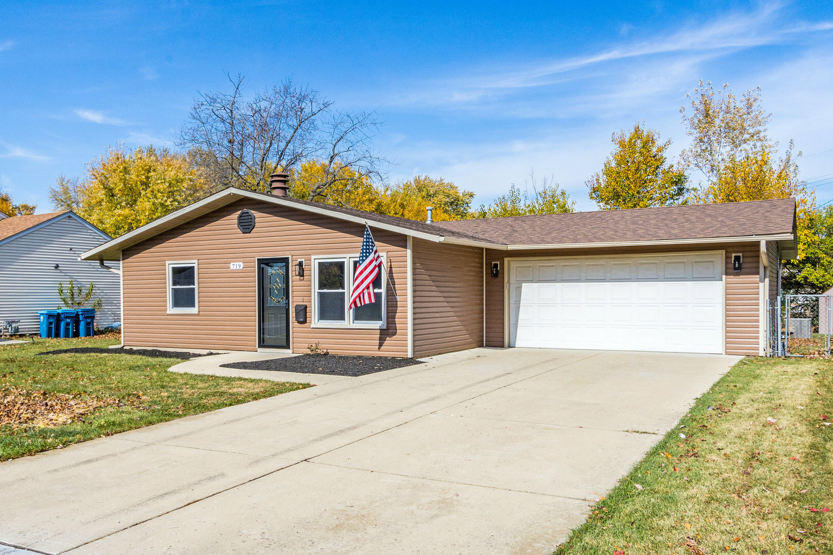 Property Photo:  719 Cedardale Place  IL 60506 