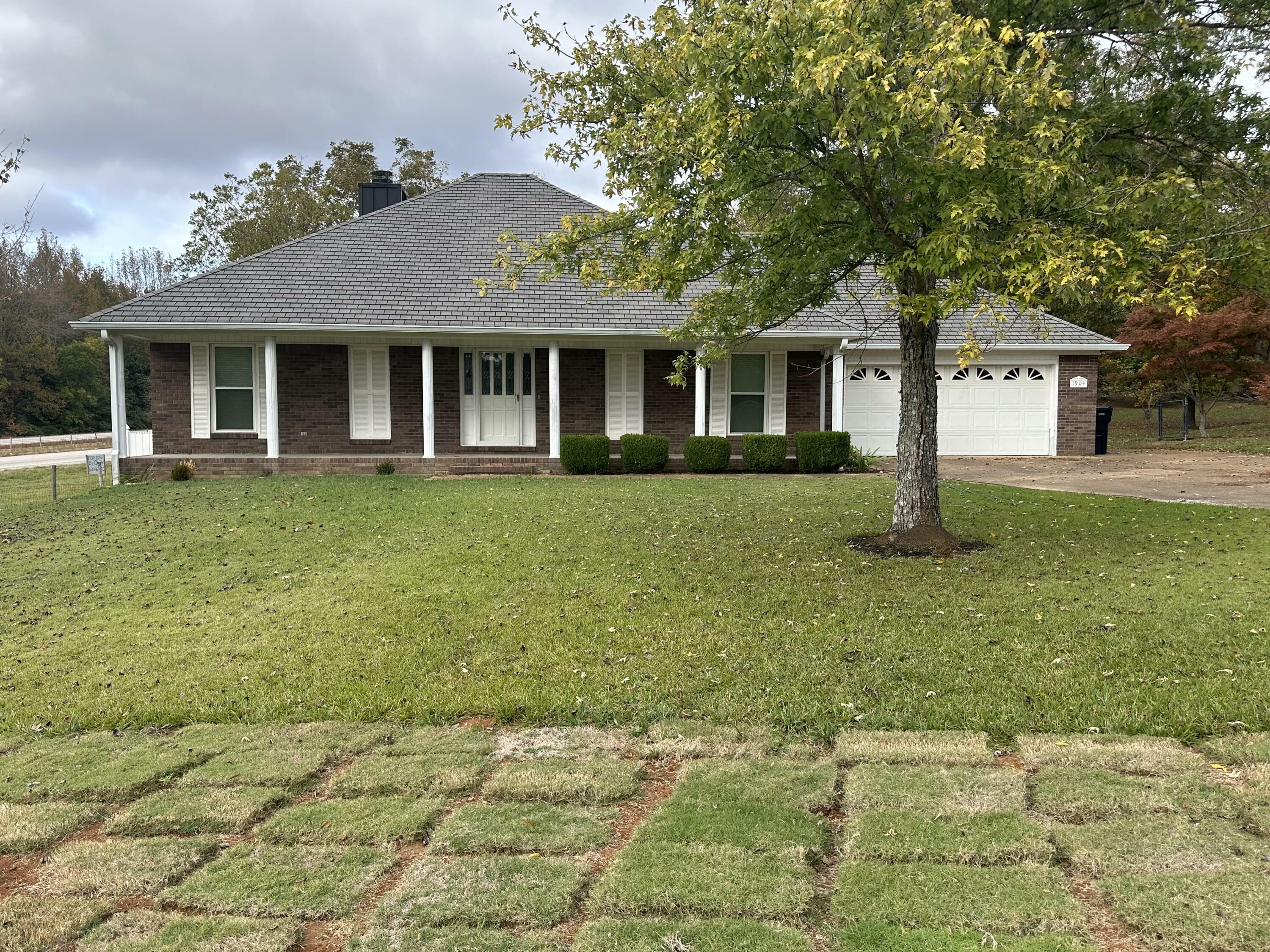 Property Photo:  1904 W Linden St.  MS 38834 