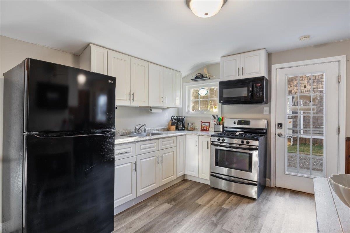 Property Photo:  614 Collettes Grove Road  NH 03038 