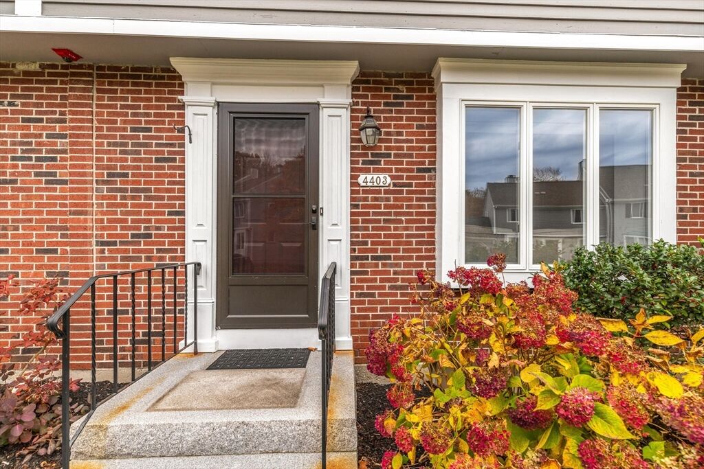 Property Photo: 4403 Deerfield Cir 4403 MA 01960